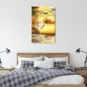 レストランでは白ワインをボトルから注ぐ。 キャンバスプリント (インサイチュ (寝室))