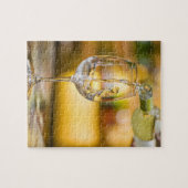 レストランでは白ワインをボトルから注ぐ。 ジグソーパズル (横)