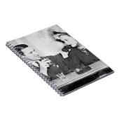 レストランで一緒に座っているカップル ノートブック (右側)