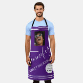 レストランケータリングフォトロゴコーヒーショップパープル エプロン (着用した状態)