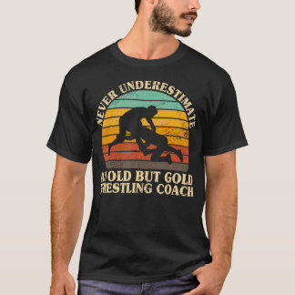 レスリングのベテラン指導者 Tシャツ