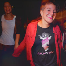 レズおもしろいビアンプライドああ女性！T-シャツ