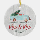 レズパーソナライズされたビアン夫妻ピックアップトラック セラミックオーナメント (正面)