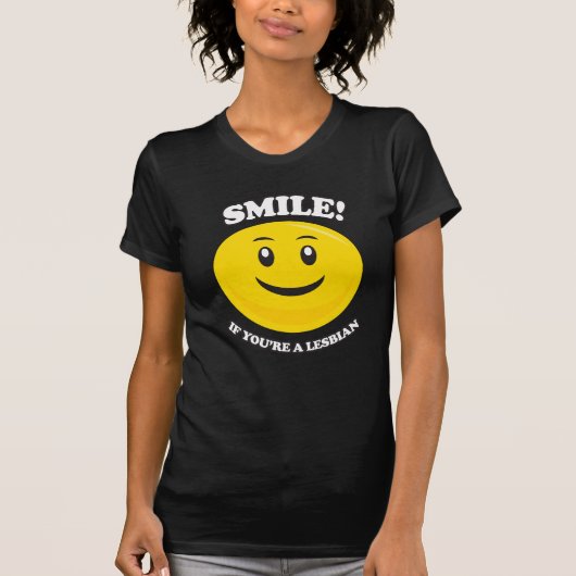 レズビアンなら笑ってね Tシャツ (正面)