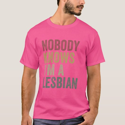 レズビアンのLGBTQを知る人おもしろいはいない Tシャツ (正面)