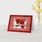 レズビアンカップルと赤いバラの記念日 カード (黄色い花)