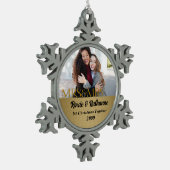 レズビアンカップル1stクリスマス金ゴールド写真 スノーフレークピューターオーナメント (左)