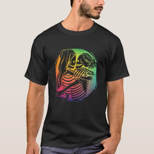 レズビアンカップルLgbtqプライドレインボーフラッグスケルトン Tシャツ (正面)