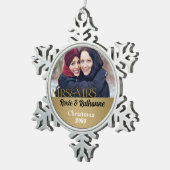 レズビアン夫人のクリスマス金ゴールド スノーフレークピューターオーナメント (右)