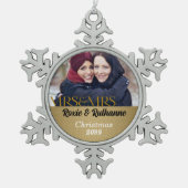 レズビアン夫人のクリスマス金ゴールド スノーフレークピューターオーナメント (正面)