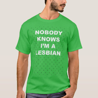 レズビアン女子であることを誰も知らない Tシャツ