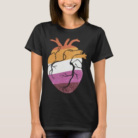 レズビアン・プライド ハート フラッグ Tシャツ (正面)