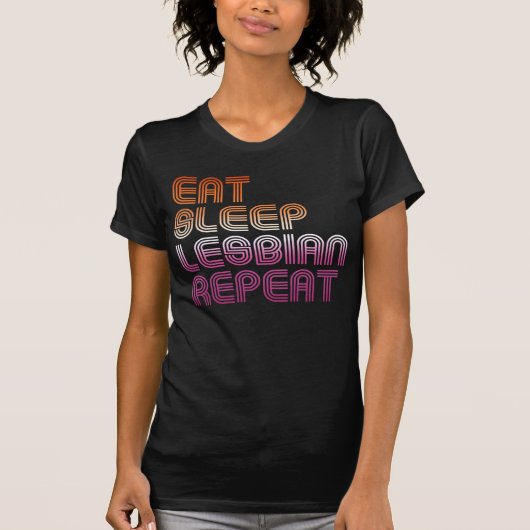 レズビアン レトロ デザイン EAT SLEEP REPEAT Tシャツ (正面)