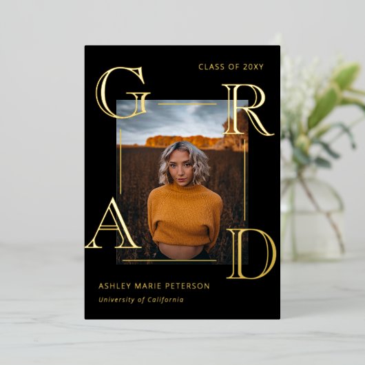 レターズモダンラード黒金ゴールド写真卒業 箔招待状 (立ち正面)