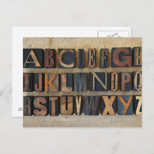 レタープレス2のアルファベットのクローズアップ ポストカード (正面/裏面)