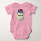 レターモノグラムハッピーフラワーヒツジかわいい ベビーボディスーツ (裏面)