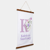 レターKと名(フローラデザイン) 吊り下げ型タペストリー (傾斜あり)