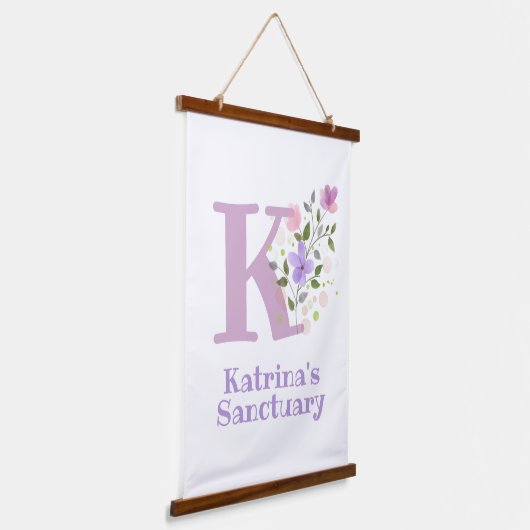 レターKと名(フローラデザイン) 吊り下げ型タペストリー (傾斜あり)