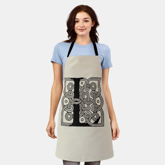 レターLヴィンテージケルト結び目模様モノグラム エプロン (着用した状態)