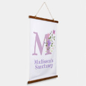 レターMと名(フローラデザイン) 吊り下げ型タペストリー (傾斜あり)