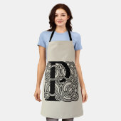 レターPヴィンテージケルト結び目模様モノグラム エプロン (着用した状態)