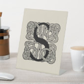 レターSヴィンテージケルト結び目模様モノグラム 台座サイン (インサイチュ)