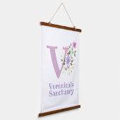 レターVと名(フローラデザイン) 吊り下げ型タペストリー (傾斜あり)