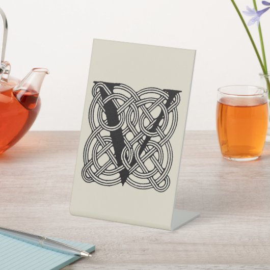 レターVヴィンテージケルト結び目模様モノグラム 台座サイン (インサイチュ)