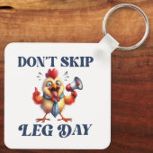 レッグデイチキンをスキップしなおもしろいい キーホルダー (裏面)