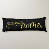 レッズホーム引用文オンイエローブラック ボディピロー (裏面)