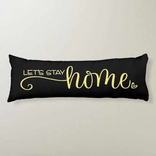 レッズホーム引用文オンイエローブラック ボディピロー (正面)