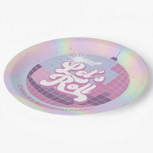 レッツ転がおもしろいレトロローラースケートで滑る女子誕生日 ペーパープレート (アングル)