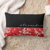 レッドさくらんぼブロッサムフローラ |黒 |名前をカスタムする ランバークッション (ブランケット)