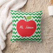 レッドアップルオンレトロケリーグリーンシェブロンストライプズ クッション (ブランケット)