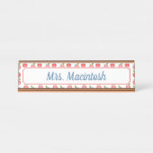 レッドアップル&ハートパターンパーソナライズされた先生 デスクネームプレート (正面)