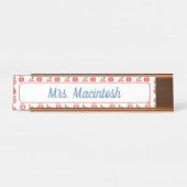 レッドアップル&ハートパターンパーソナライズされた先生 デスクネームプレート (正面)