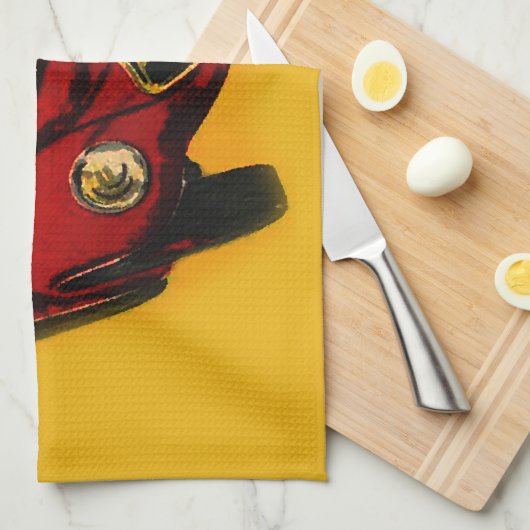 レッドイエローオールドオートレーシングカー キッチンタオル (四つ折り)