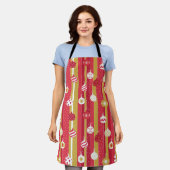 レッドイエロークリスマスツリーオーナメント エプロン (着用した状態)