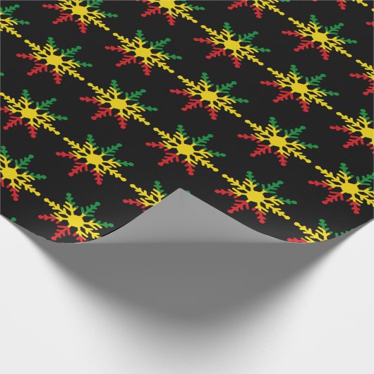 レッドイエローグリーンストライプラスタクリスマススノーフレーク ラッピングペーパー (角)