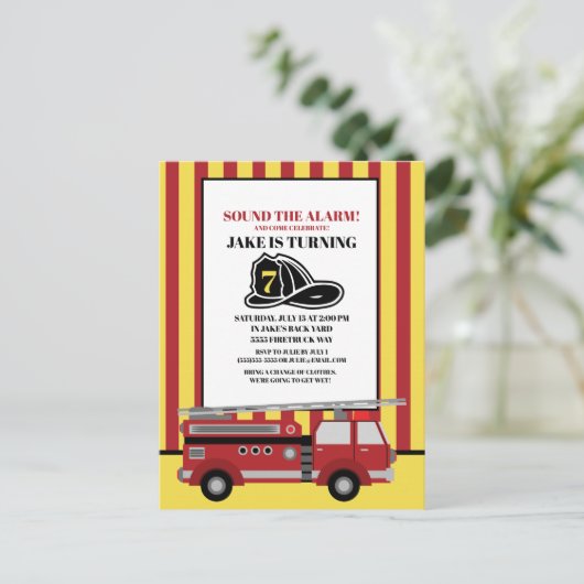レッドイエローファイアストライプのートラック消防士誕生日 ポストカード (スタンド正面)
