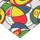 レッドイエローブルーグリーンビーチボール テーブルクロス (アングル)