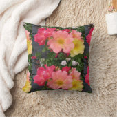 レッドイエローローズフラワーフローラヴィンテージバラ クッション (ブランケット)