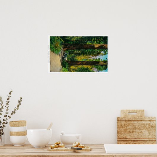 レッドウッズの巨大な森の中を自動車で移動 ポスター (キッチン)