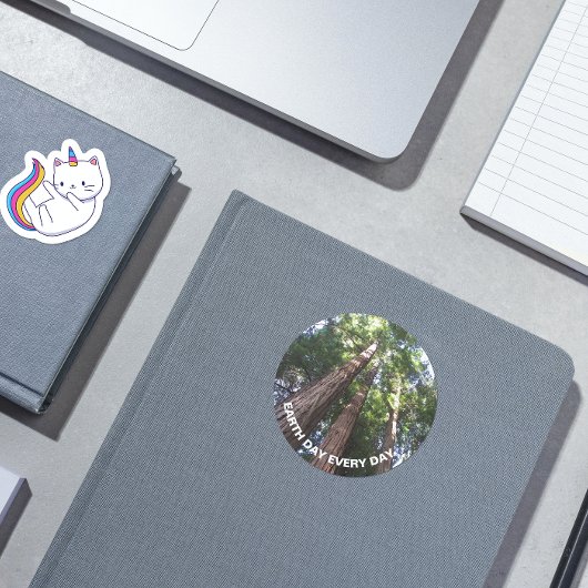 レッドウッドの木々のフォトアースの日 ラウンドシール