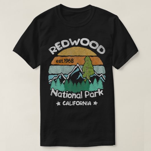 レッドウッドカリフォルニア米国国立公園キャンピングハイキング Tシャツ (デザイン正面)