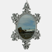 レッドウッド国立公園の太平洋海岸線 スノーフレークピューターオーナメント (左)