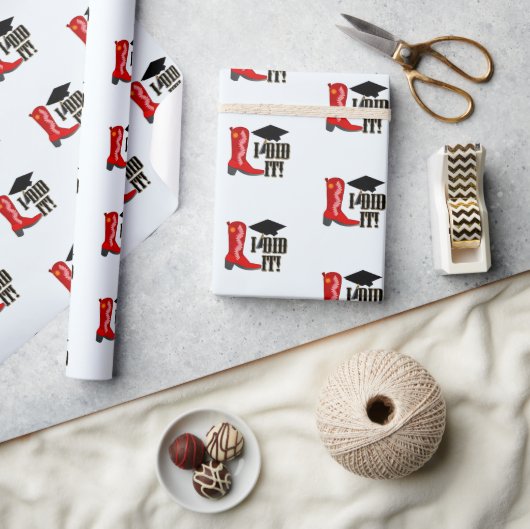 レッドカウボーイブーツ卒業キャップと卒業証書 ラッピングペーパー (クラフト)