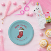 レッドクリスマスストッキングオンブルーウィズカスタム文字 ペーパープレート (パーティー)