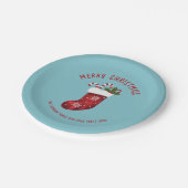レッドクリスマスストッキングオンブルーウィズカスタム文字 ペーパープレート (アングル)
