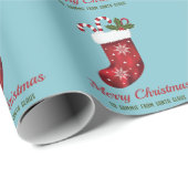 レッドクリスマスストッキングオンブルーウィズカスタム文字 ラッピングペーパー (ロールコーナー)